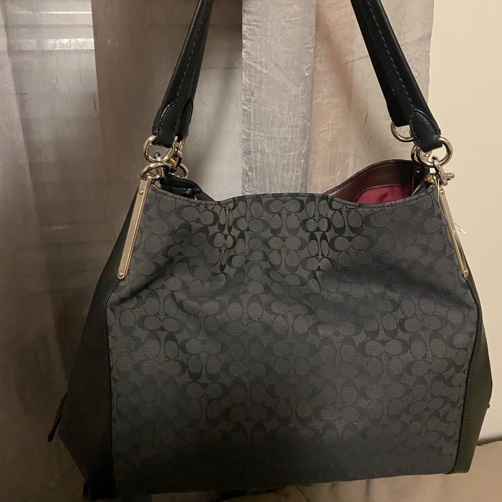 COACH Bag (black) never used!!
